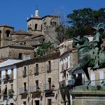 ESTATUA-DE-FRANCISCO-PIZARRO-Y-SINFONiA-DE-TORRES