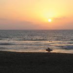 Atardecer-con-surferos