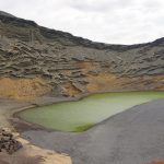 Laguna-de-los-Clicos-o-Lago-Verde-junto-al-pueblo-El-Golfo