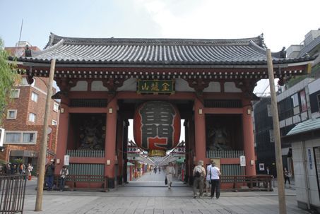 AsakusaSensoji-Kaminarimon-Gate-©TaitoCity©JNTO