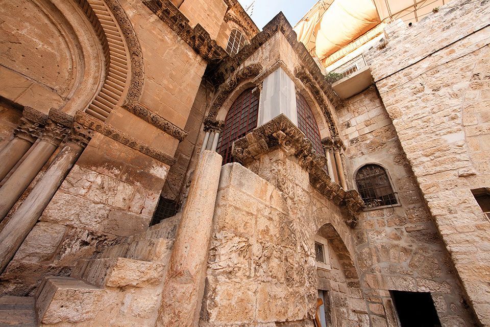 Jerusalem_Via-Dolorosa_Station-10-1_-outside-the-Holy-Sepulcher_Noam-Chen_IMOT
