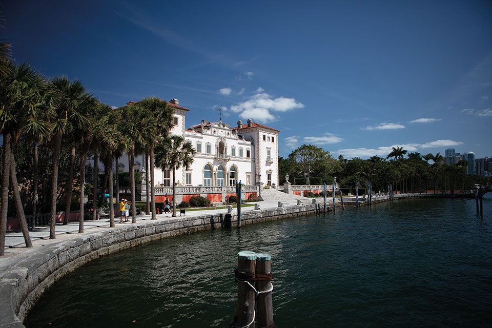 Coconut-Grove_Vizcaya-Museum-and-Gardens_Facade_People_Sightseeing_Bay_Ocean-20180419-120