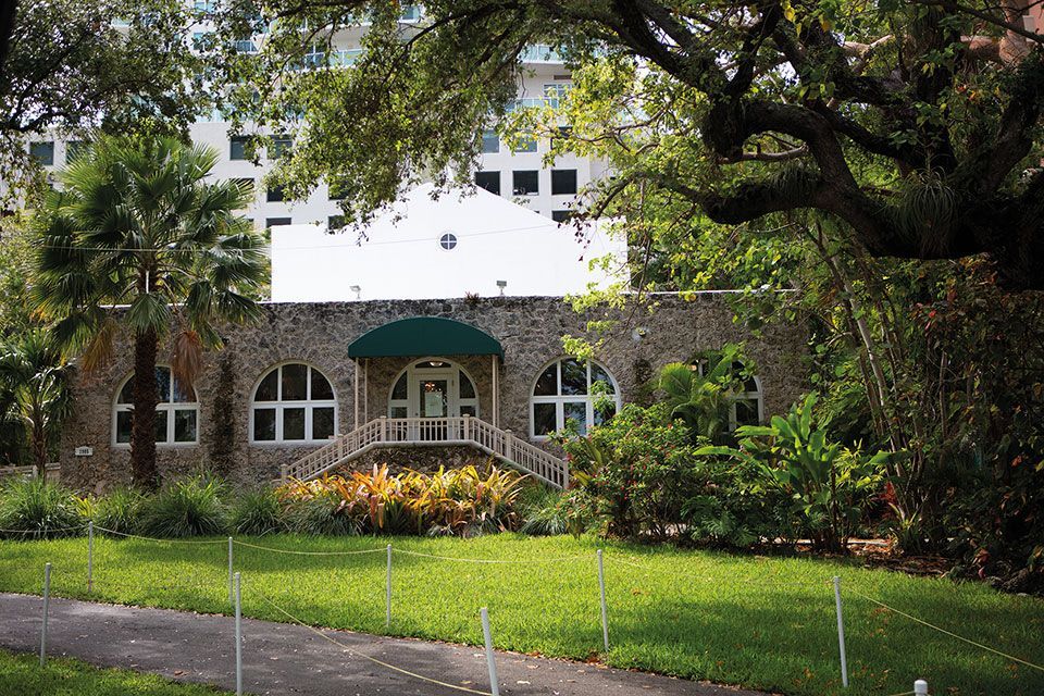 Coconut-Grove_Womans-Club-of-Coconut-Grove_Facade_Tree-20180514-007