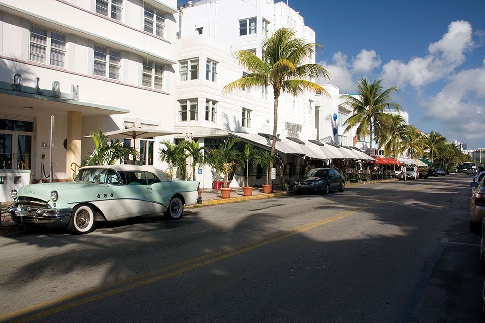 Ocean-Drive-Art-Deco-buildings