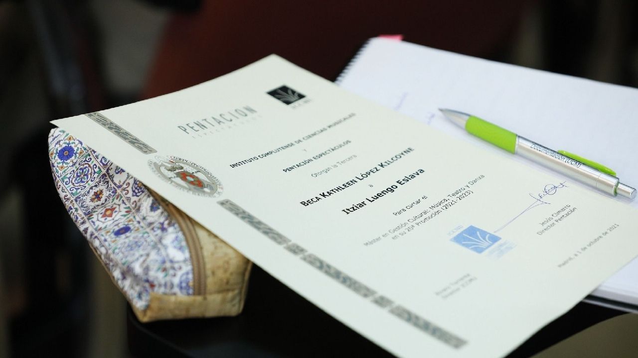 Pentación entrega la beca Kathleen López k2_items_src_57fba9595182e69966aff2dfdcd4b5c3