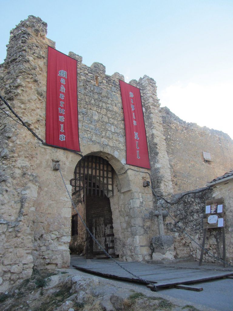 Puerta-de-la-Villa-en-la-fiesta-medieval-Maderuelo-2