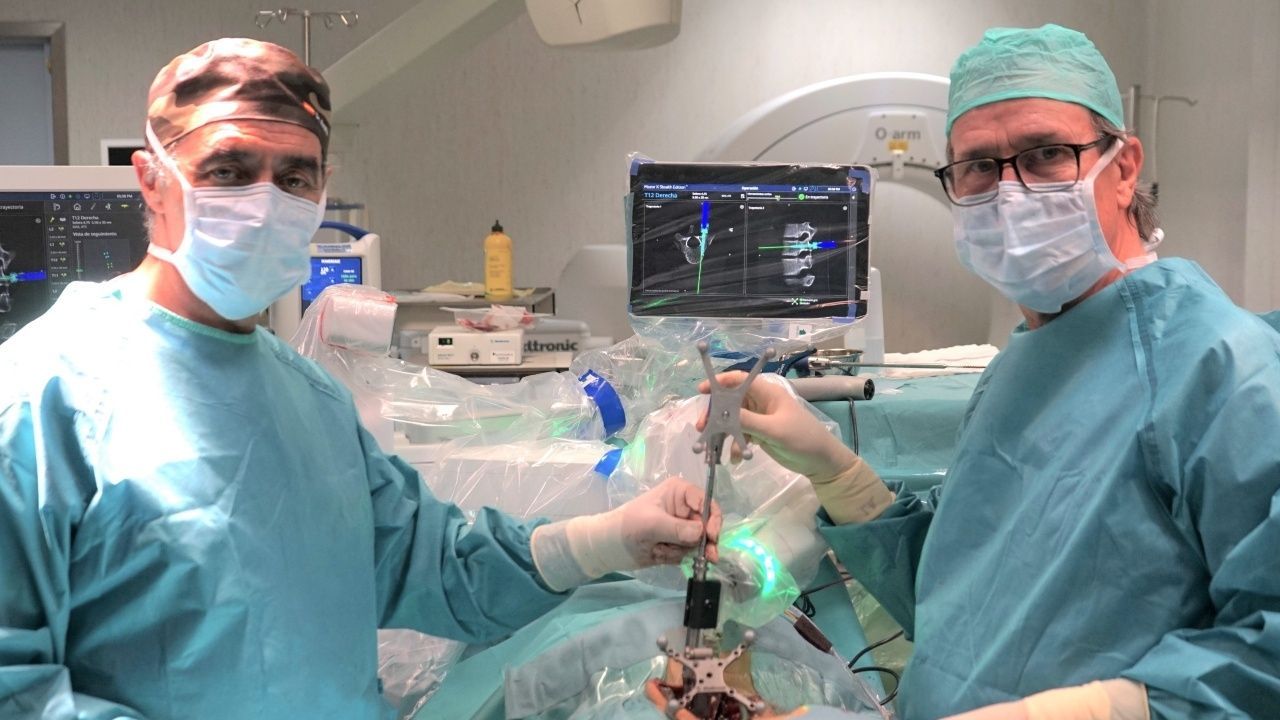 Revolucionario sistema robótico de máxima precisión para la cirugía de columna vertebral k2_items_src_615033493d84468fb165029946f0c44e