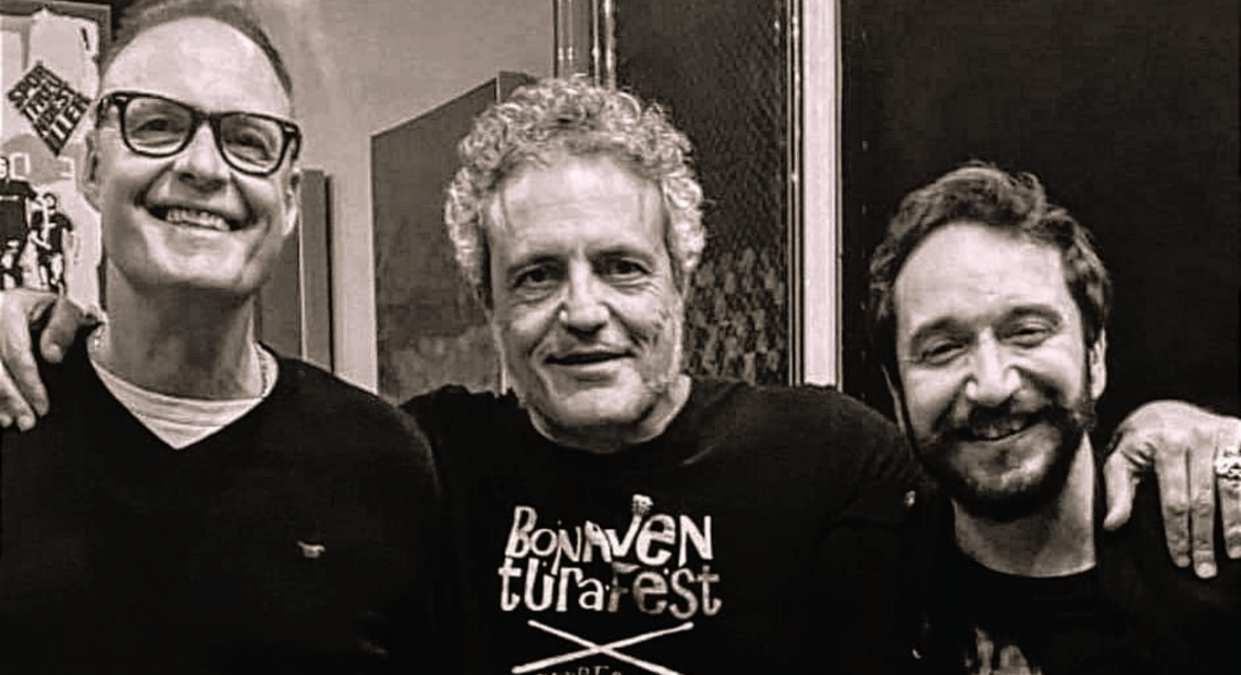 Litus, Carlos Tarque y Ricardo posando