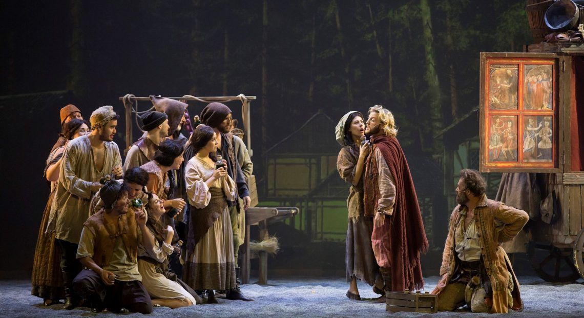 Parte del elenco de "El Médico" en una escena