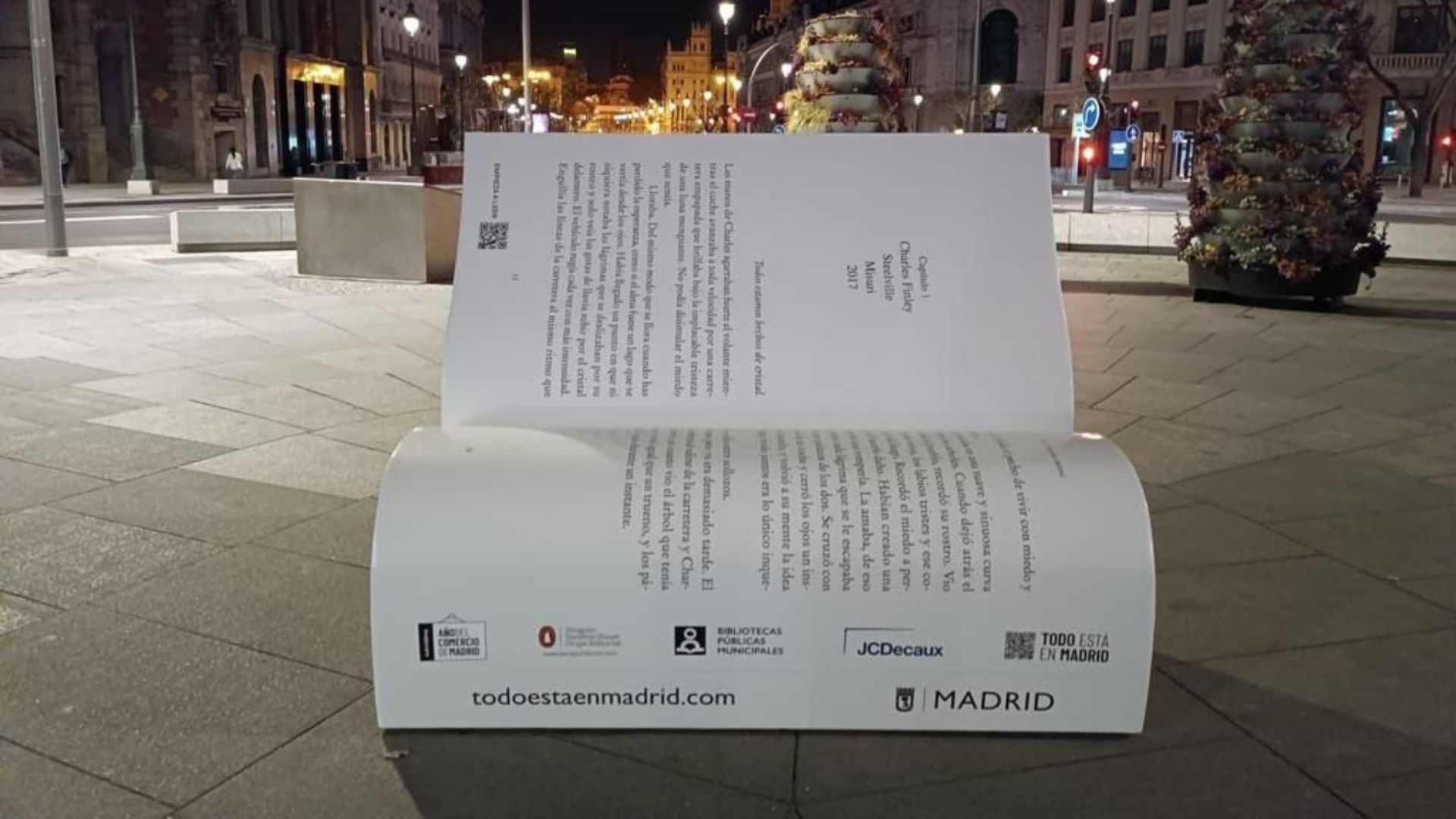 Madrid se llena de bancos en forma de libros Banco con forma de libro Javier Castillo