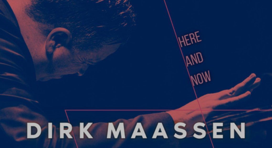 Dirk Maassen tocando el piano