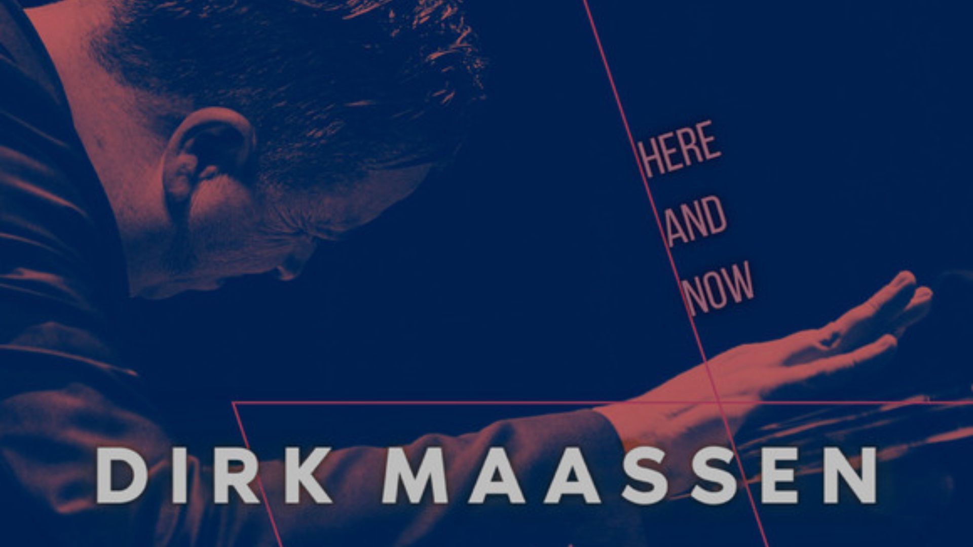 Dirk Maassen tocando el piano