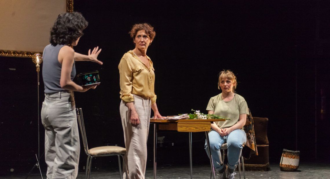 FOTOS DANIELA ASTOR Y LA CAJA NEGRA (18). f. la dalia negra