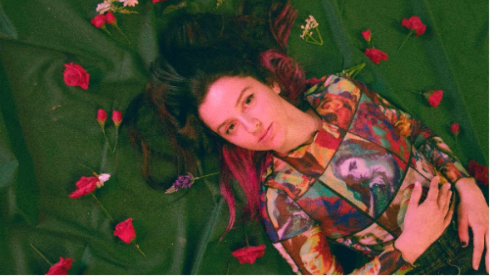 La Helen lanza este viernes "Una flor y un murmuro" La Helen