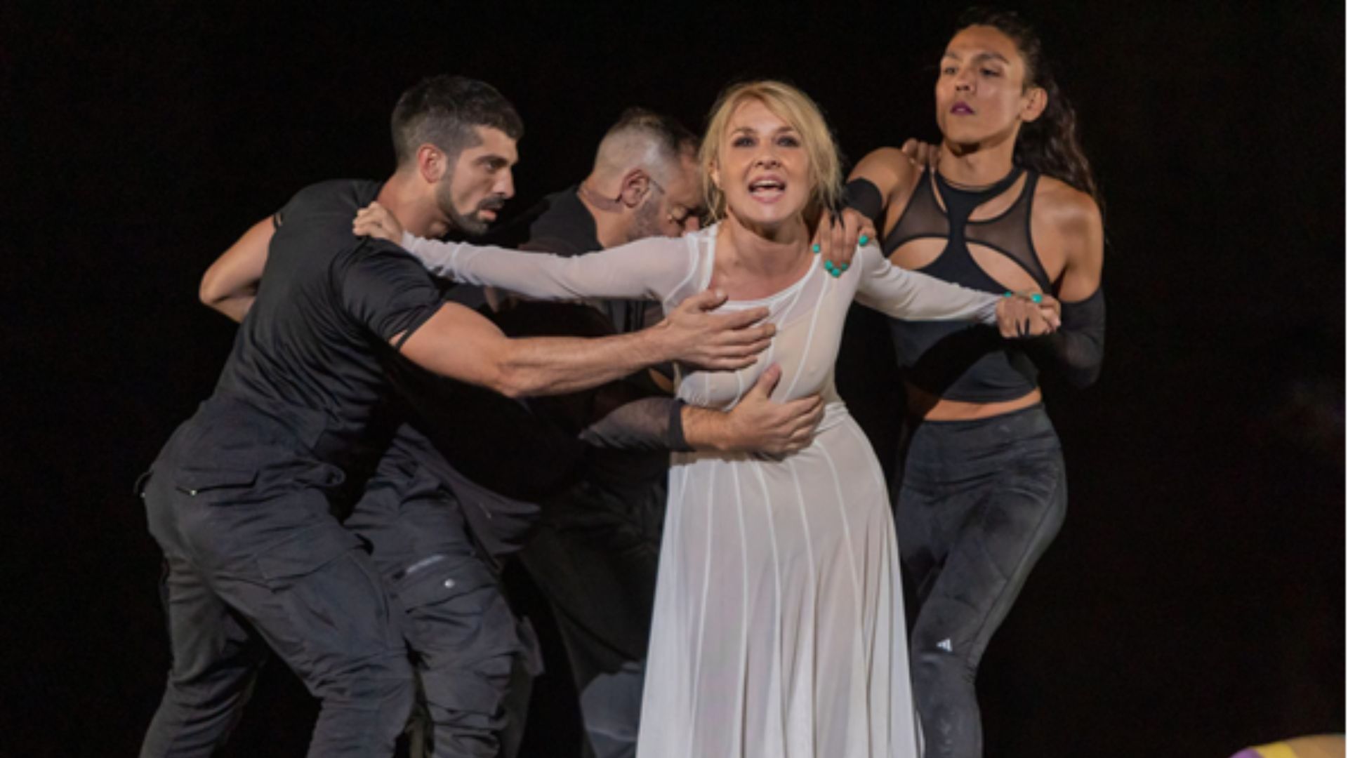 Chevi Muraday y Cayetana Guillén Cuervo presentan "Pandataria" Una escena de Pandataria con Cayetana Guillén Cuervo en primer término ©Jero Morales