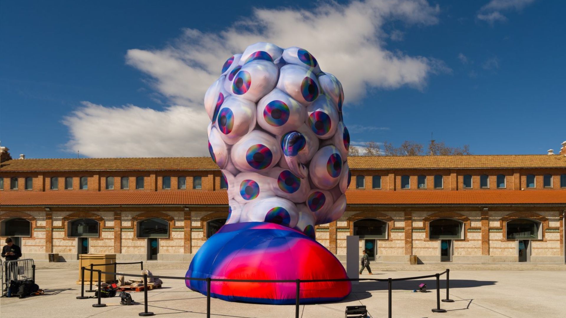 Así es la escultura hinchable gigante expuesta en Matadero Madrid Matadero Madrid