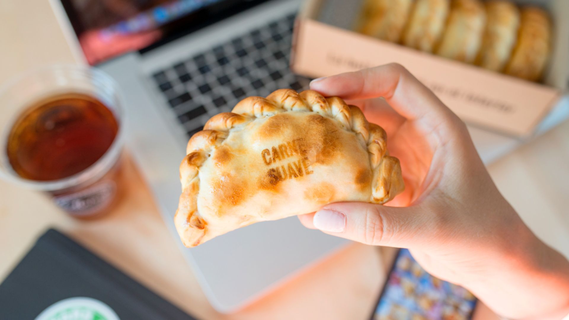 Malvón celebra el Día de la Empanada regalando empanadas xr:d:DAE-ahyFGpE:1300,j:2523565910251151648,t:24040811