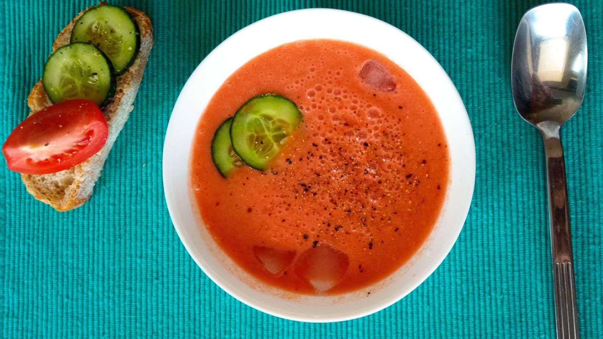Plato de gazpacho, foto de Pixabay
