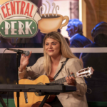 The Friends Experience llega a Madrid The FRIENDS™ Experience © 16x9_Central Perk Piano